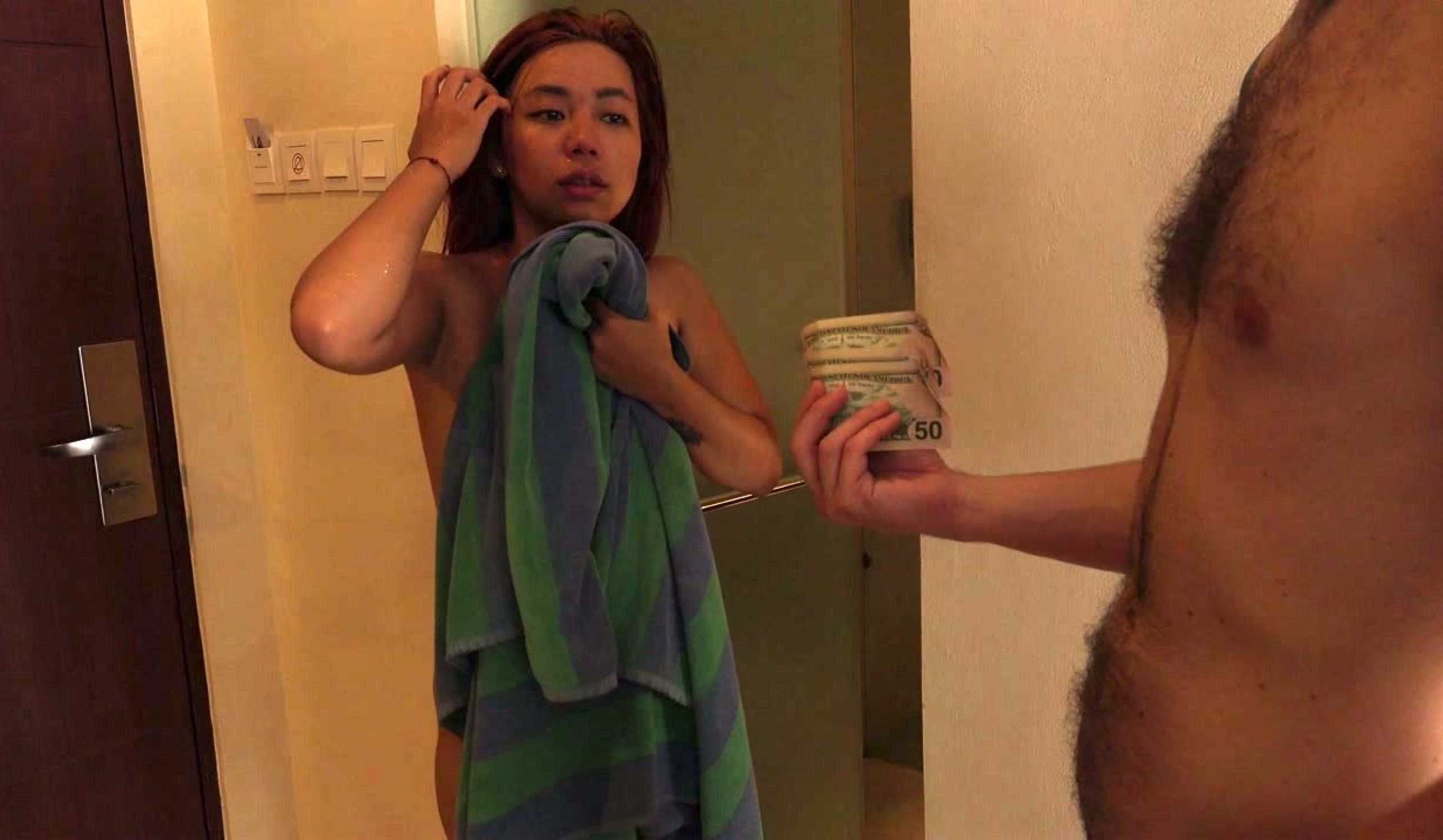 Mad Bundy in Sensual Massage - Porncz