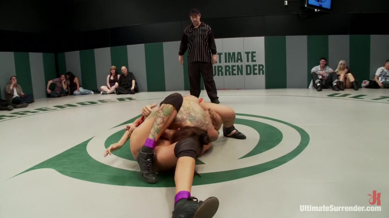 Crazy 5 girl orgy!! Watch the Losers get Fisted and Made to Squirt in Front of a Live Audience!