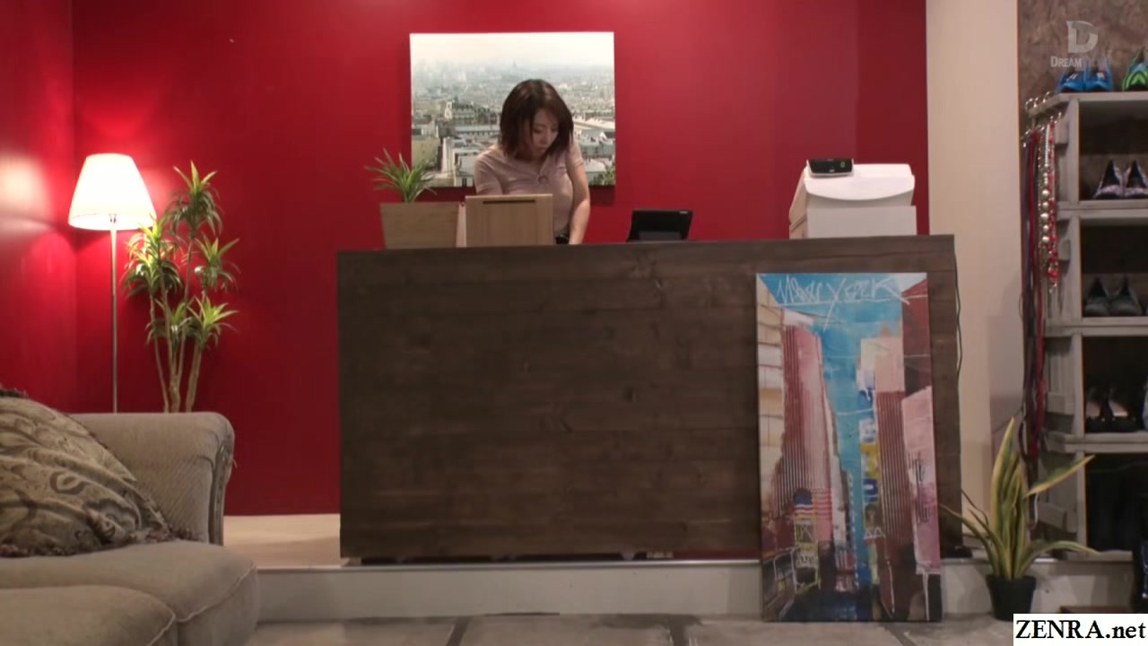 Risky public sex in Japanese clothing shop Tsubasa Hachino