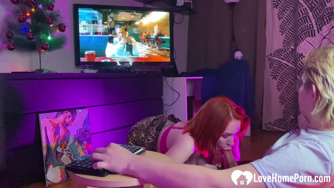 Babe sucks me off while I watch TV