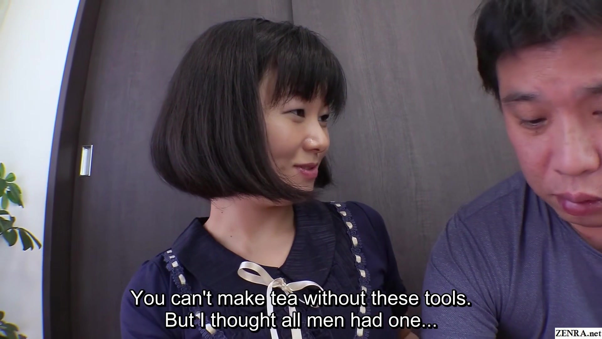Japanese tea ceremony instructor substitutes bulge for whisk