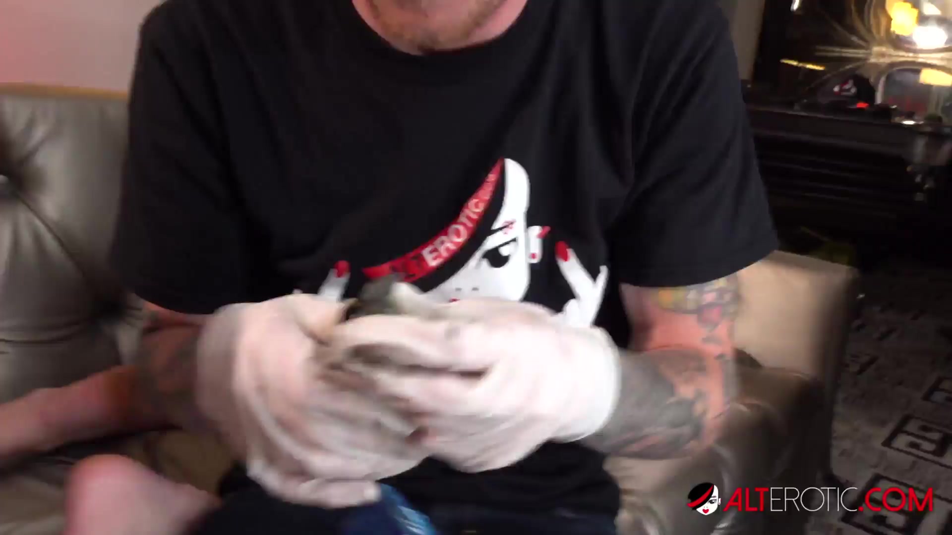 Sully Savage Gets an Extreme Asshole Tattoo While Blowing a Big Hard Cock - AltErotic