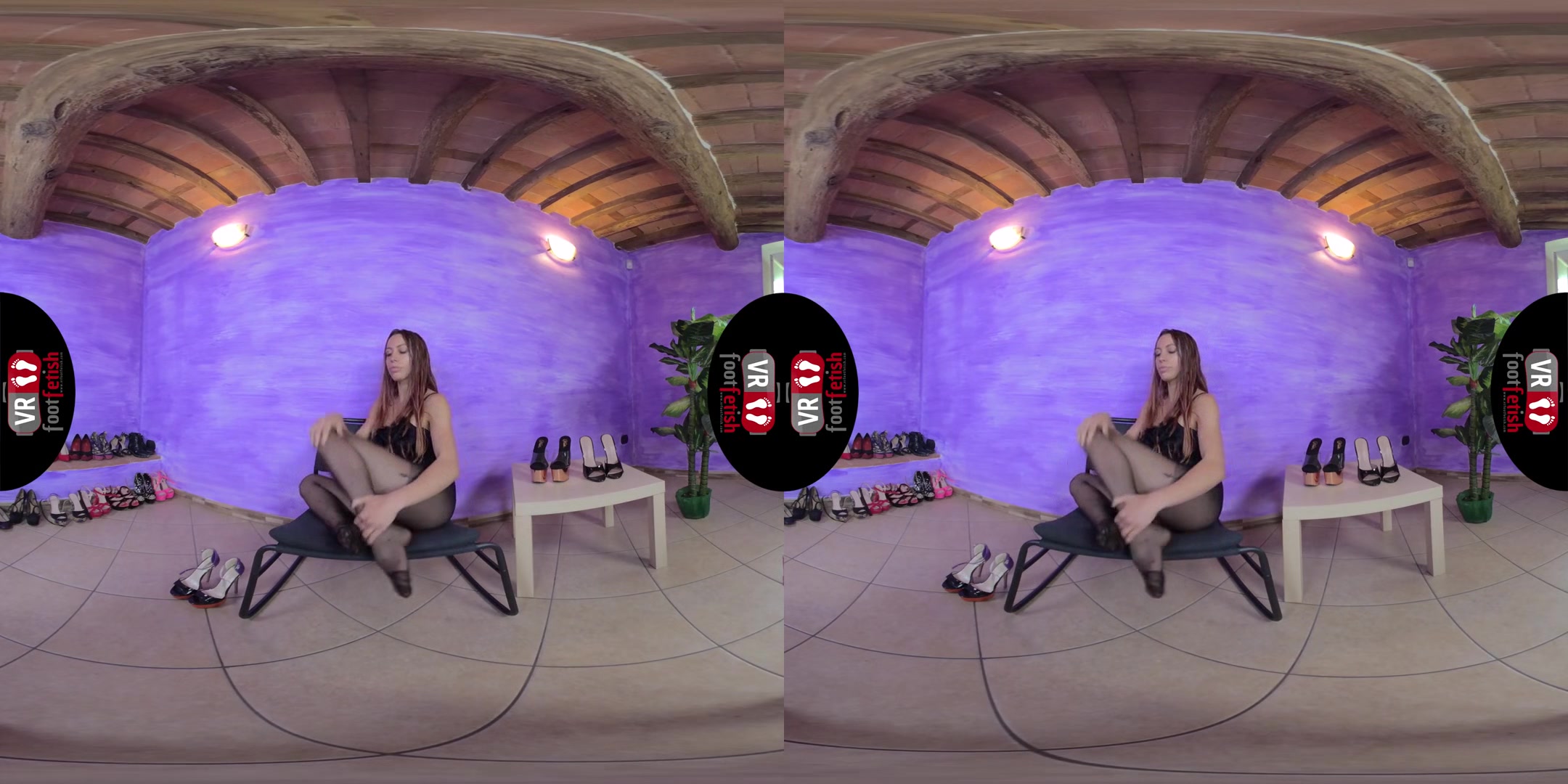 Gorgeous Elettra Takes Off Her Black Pantyhose And Flaunts Her Sexy Feet - Dancer with Incredible Legs Foot Fetish VR