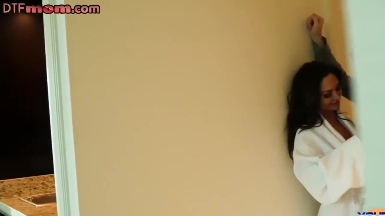 Bombshell Milf Drilled By Big White Cock In Missionary