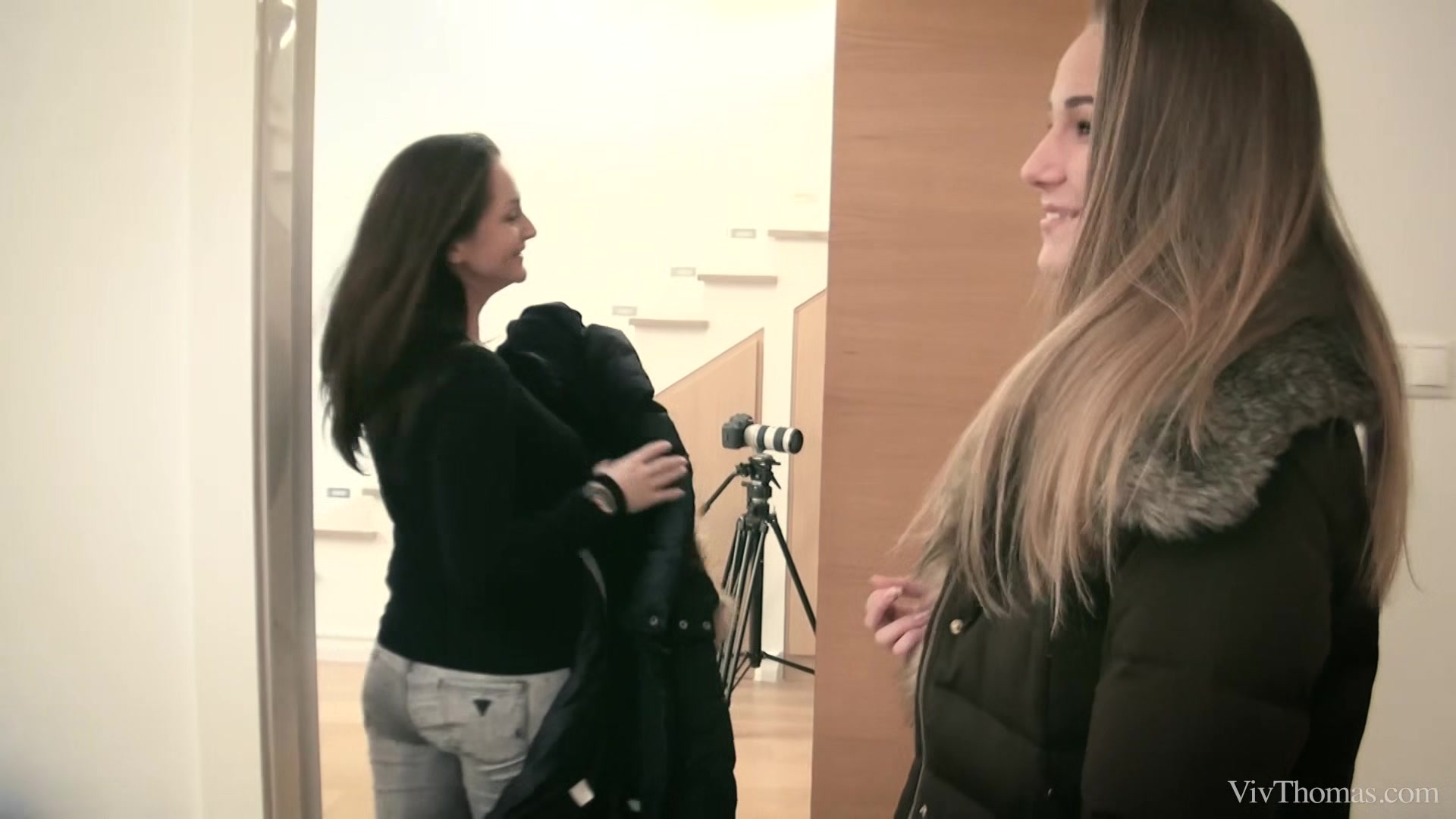 Luna's Heavenly Bodies 4 - The Seduction - Katrin Tequila & Luna Corazon - VivThomas