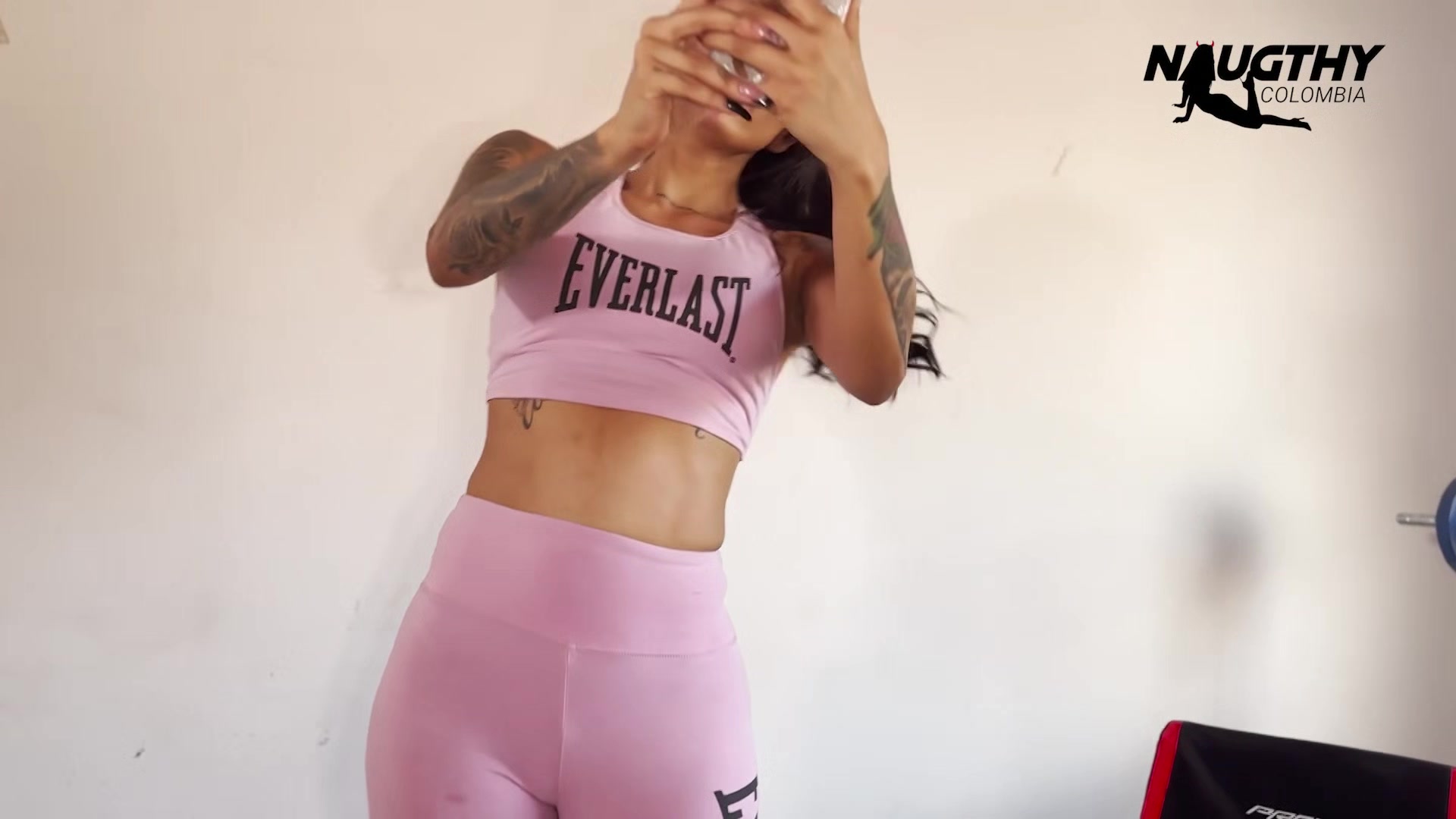 I Take Pictures In The Gym And End Up Masturbating - Naughtycolombia