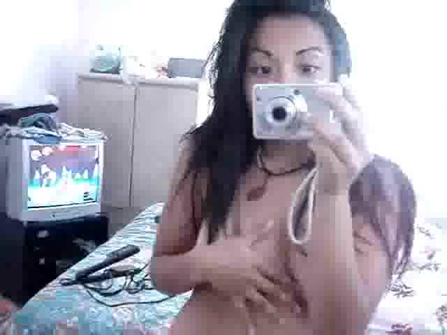 Nice Japanese bitch recorded her naked body in the mirror
