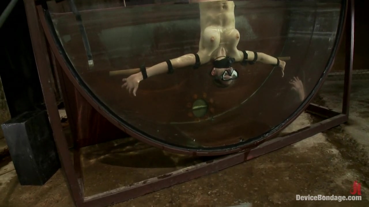 Underwater Inverted SybianHelpless big tittied blonde suffers mindblowing orgasms