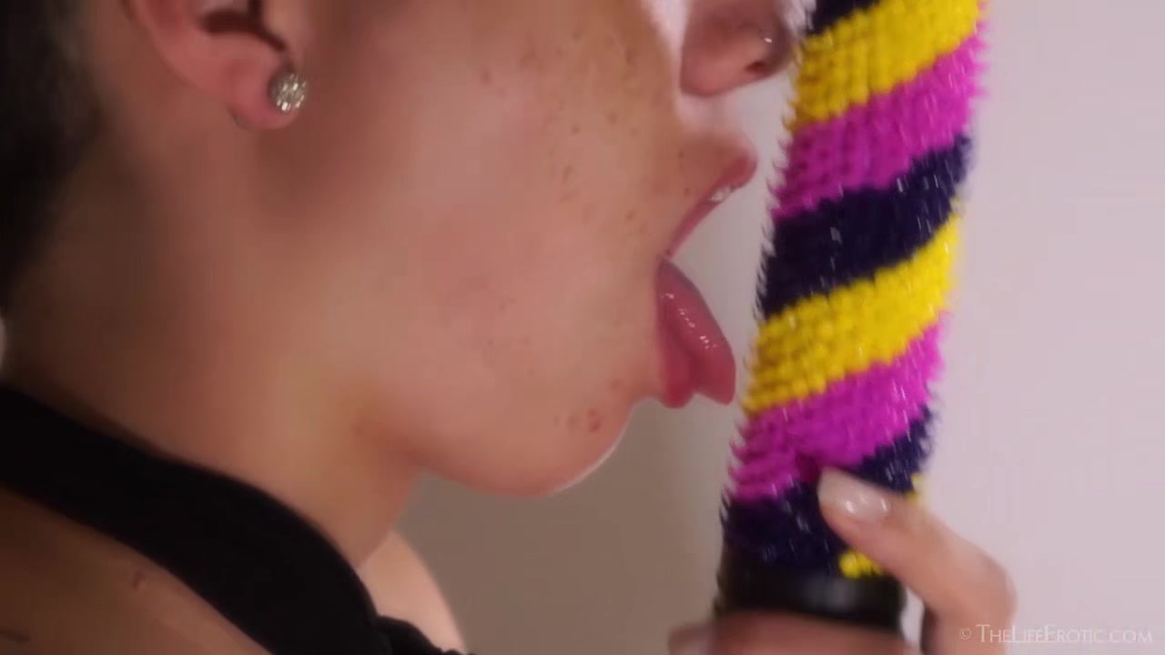 My Favorite Thing 2 - Gwen H - TheLifeErotic