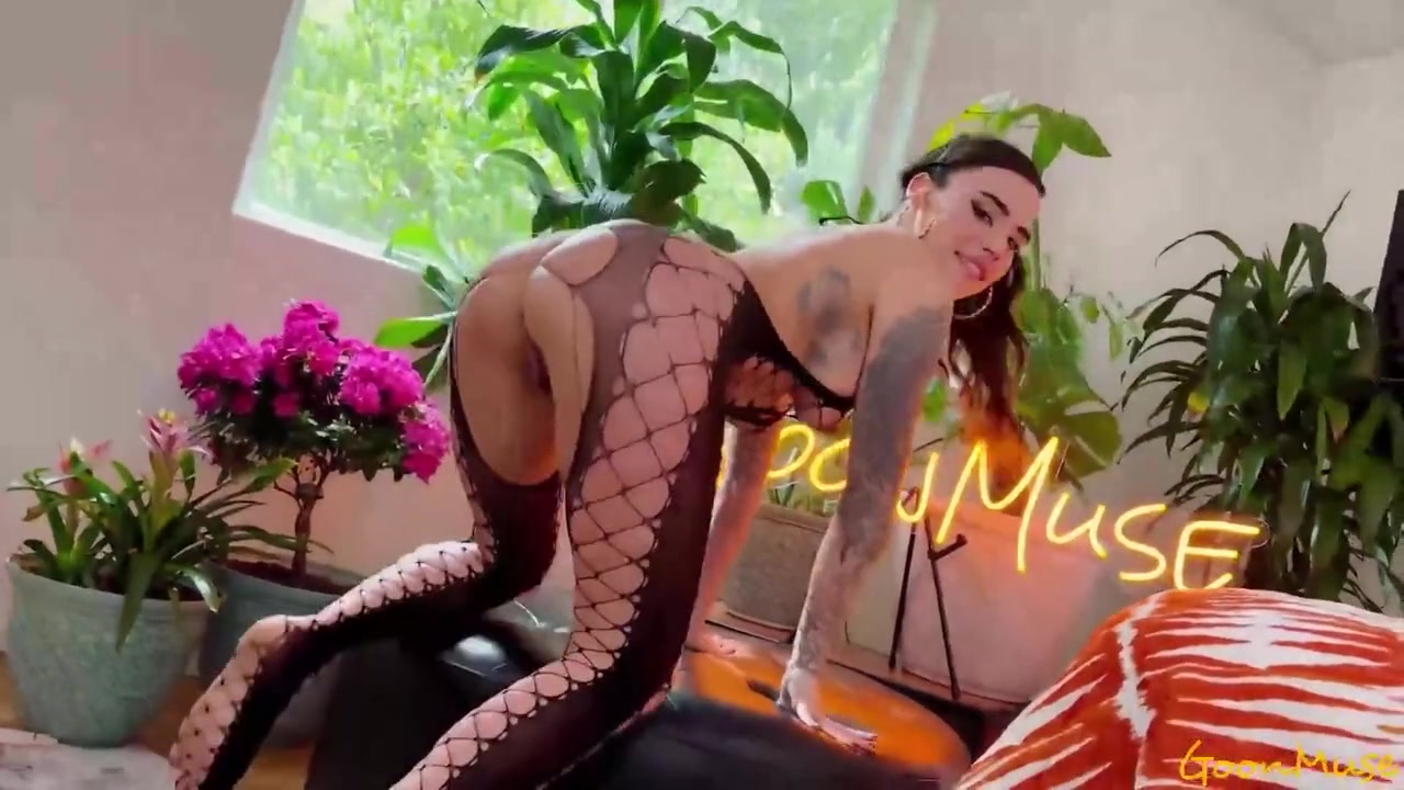 Tattooed Hottie Suttin Receives An Amazing Pussy Fuck With Zac Wild