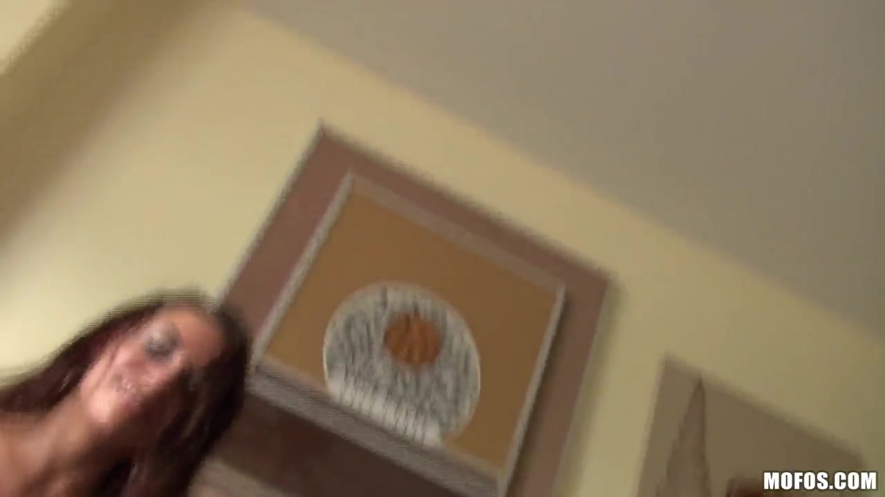 Slut with big ass gets pounded in her bedroom