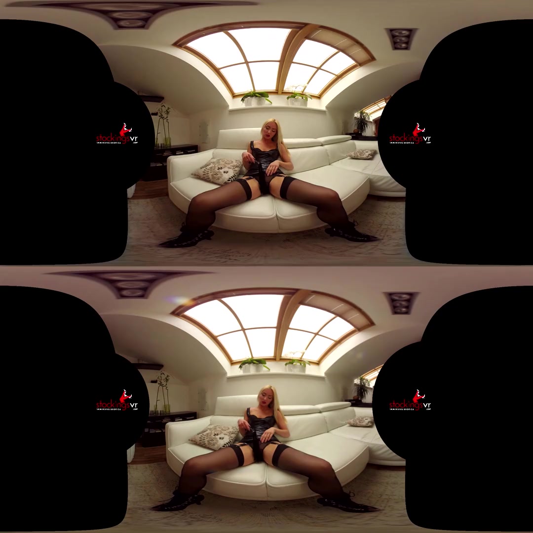 Victoria Puppy in Crotchless C*nt Victoria Puppy - StockingsVR