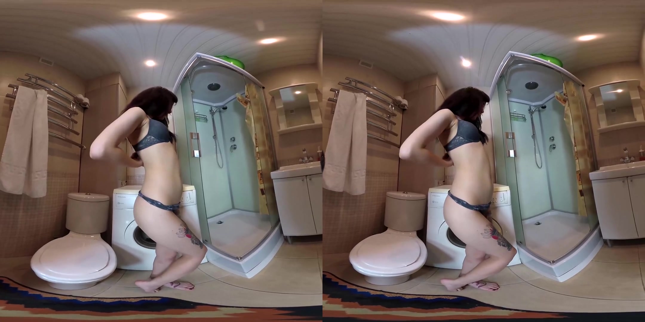 Lolli Luna in the Shower - SexLikeReal