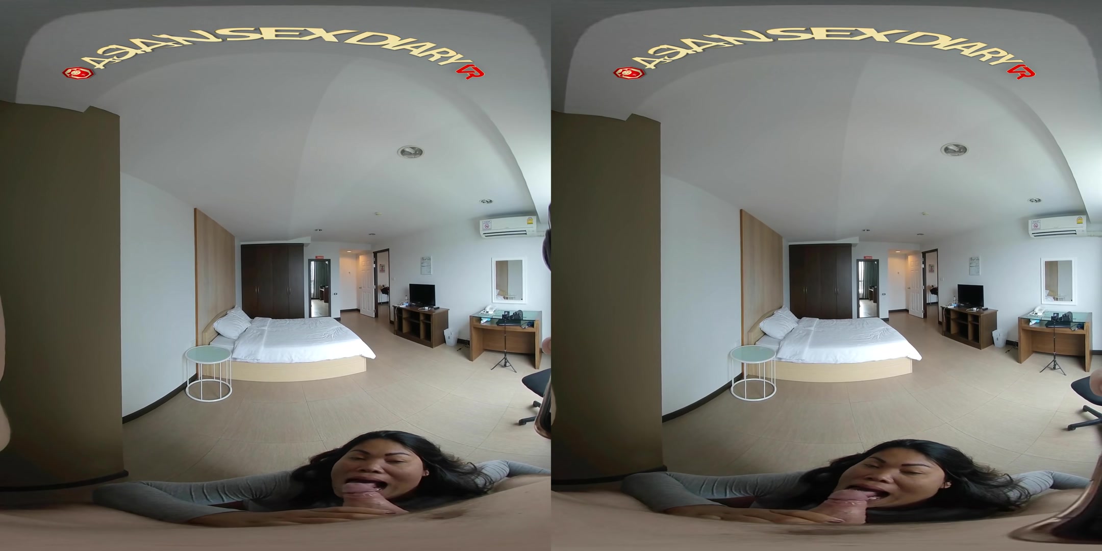 Meeting Thai MILF in Bangkok Mall - AsiansexdiaryVR