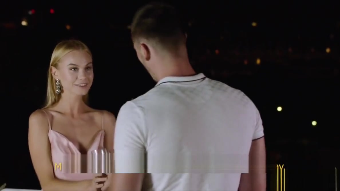 VIXEN Perfect Beauty Hooks Can't Wait For Passionate Sex
