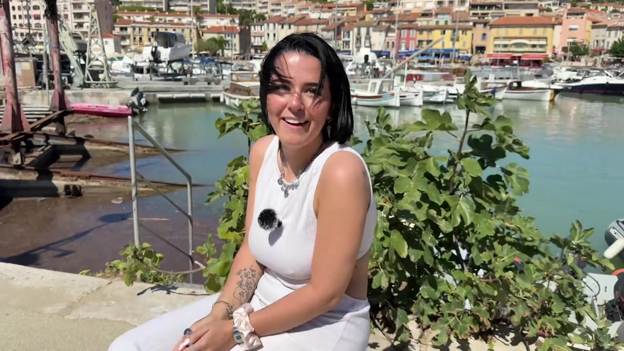Ashley goes exploring with Marie... - Jacquie et Michel TV