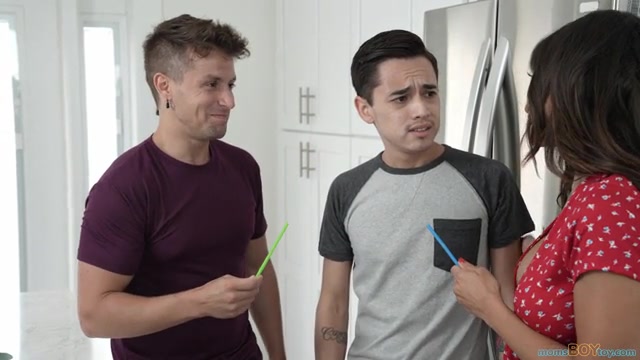 Drawing Straws - S3:E3 - Momlover