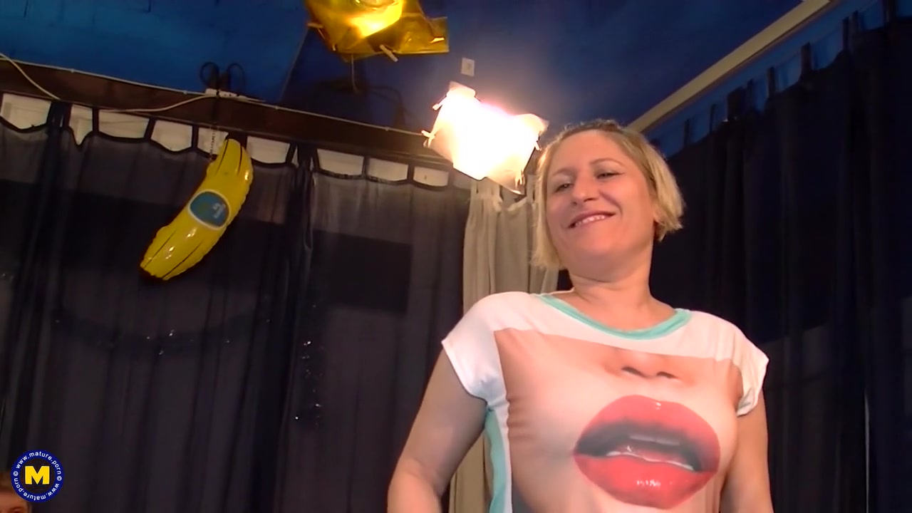 Two Kinky Mature German Nymphos Get Fucked In An Amateur Gang Bang - MatureNl