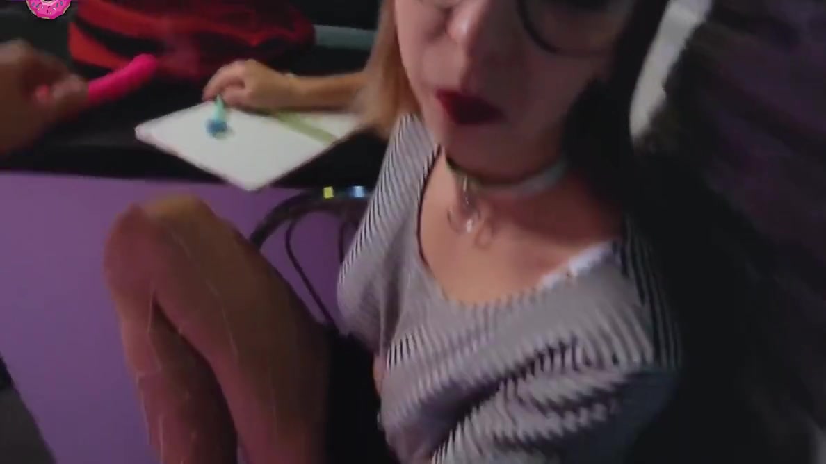 Sexy Stepsister Deep Sucking Dick And Had Missionary Sex