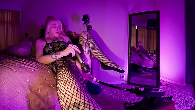 Fucking Hot And Deeply Banged 18yo Teen Alice Meets The Fucking Machine For The First Time