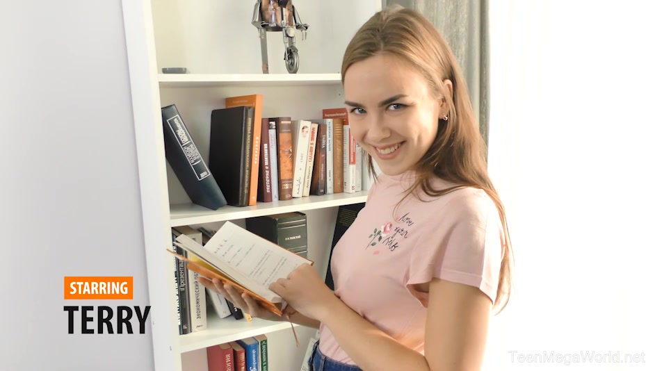 bookworm explores pussy - BeautyAngels