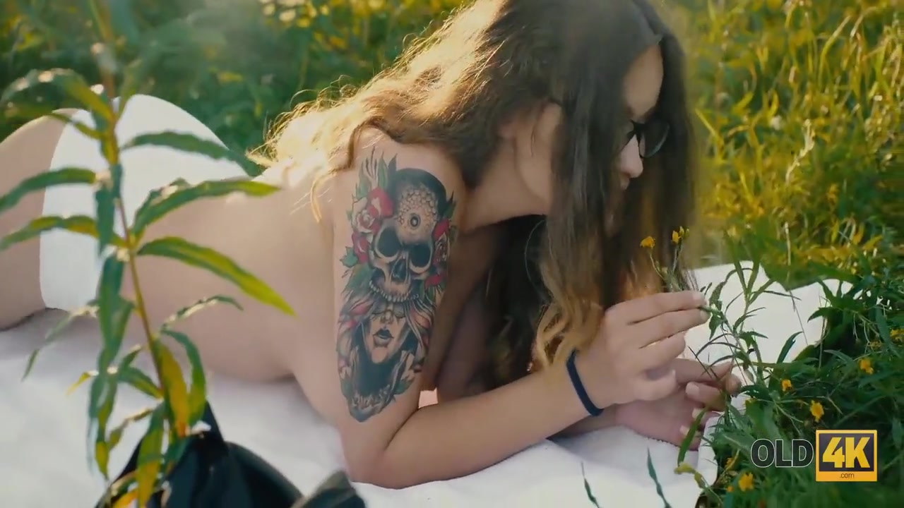Alexis Fox - Old Man Finds Secluded Place To Penetrate The Tattooed Girl 10 Min