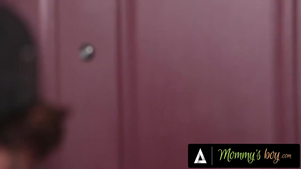 Cherie Deville And Tyler Nixon In Sex Addict Milf Orders Items Only To Savagely Fuck The Delivery Guy! 12 Min