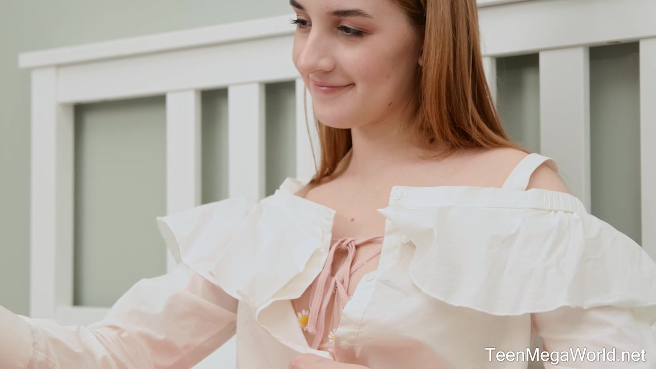 Cutie works hard to orgasm - BeautyAngels