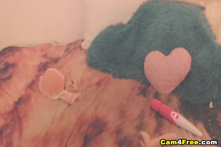 Amateur Babe Masturbating Hard With Sex Toys