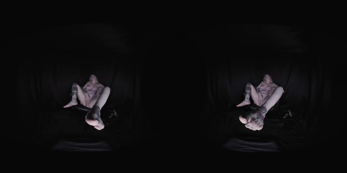 Rub My Feet - LoveHerFeetVR