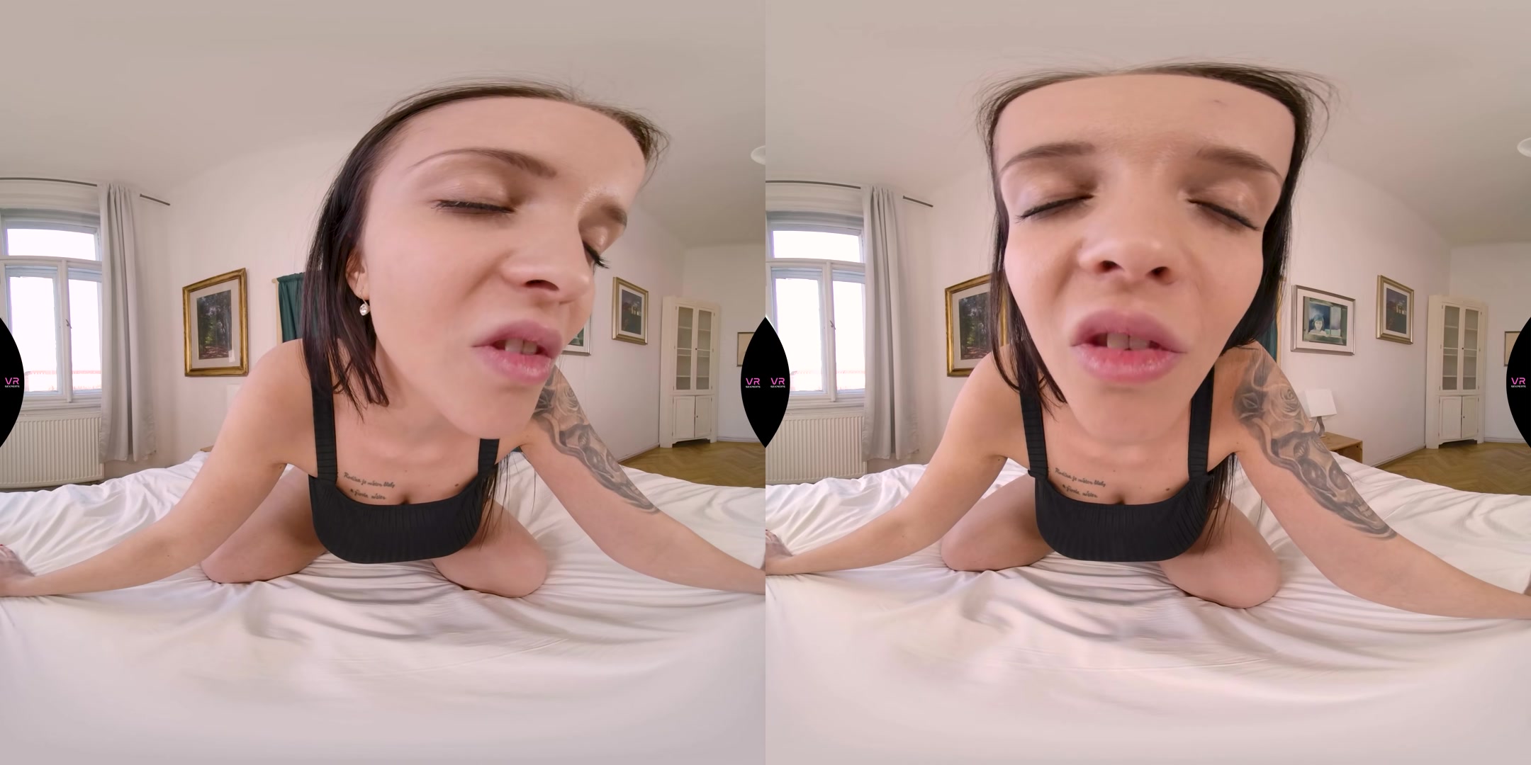 Hot Jennifer Mendez Orgasms On Her Bed - VRSexperts