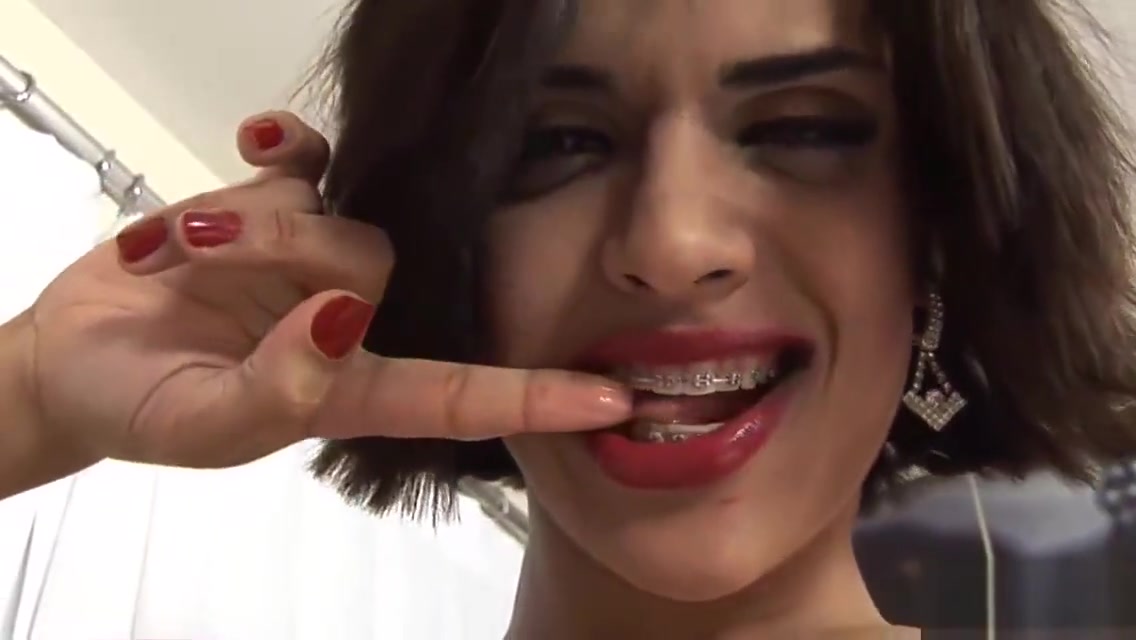 Horny tranny with big ass jerking off hard