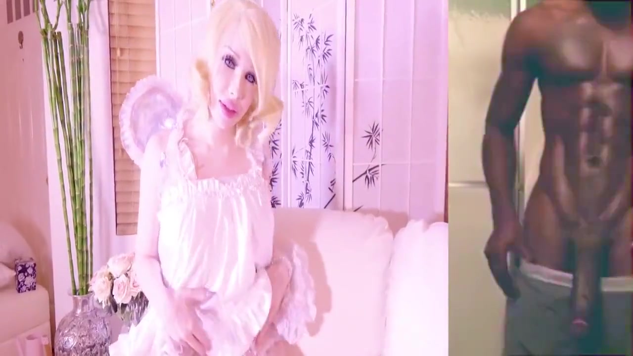 Baby dick Tranny bimbo loves bbc