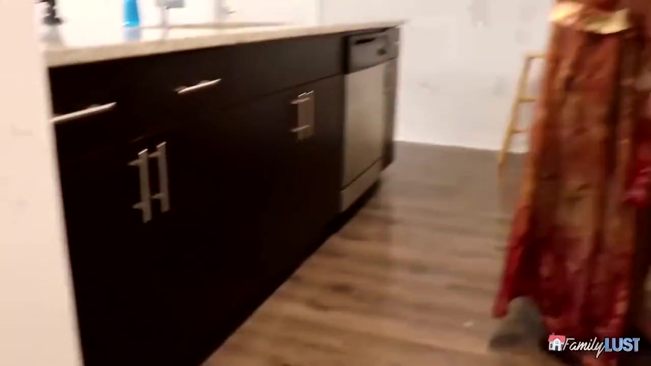 Dava Foxx In Gets Fucked In The Kitchen By A Big Dick