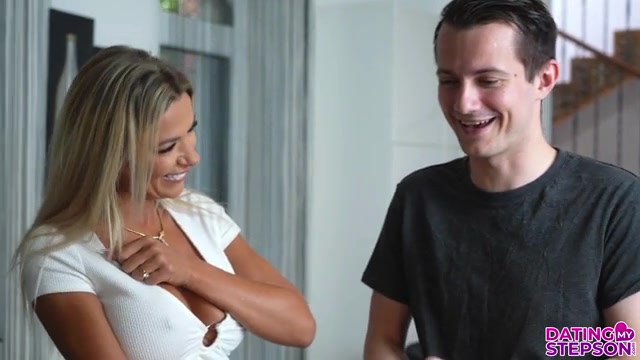Filled Up Before Dinner - S3:E1 - Momlover