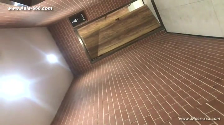 chinese girls go to toilet.136
