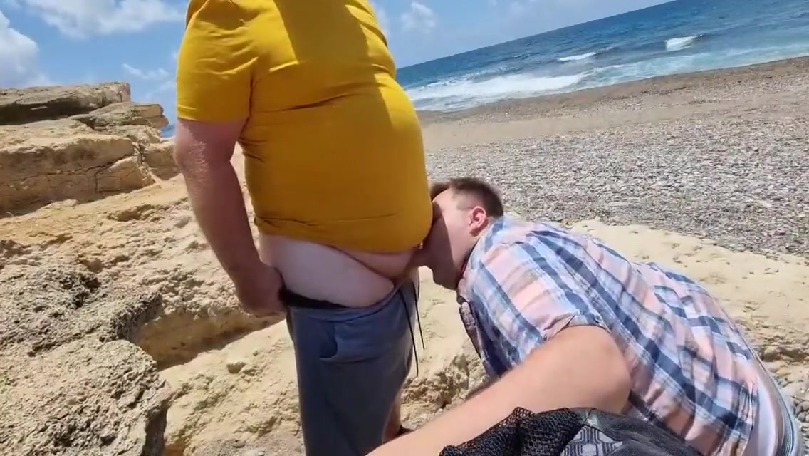 Wanking On The Beach 5 Min