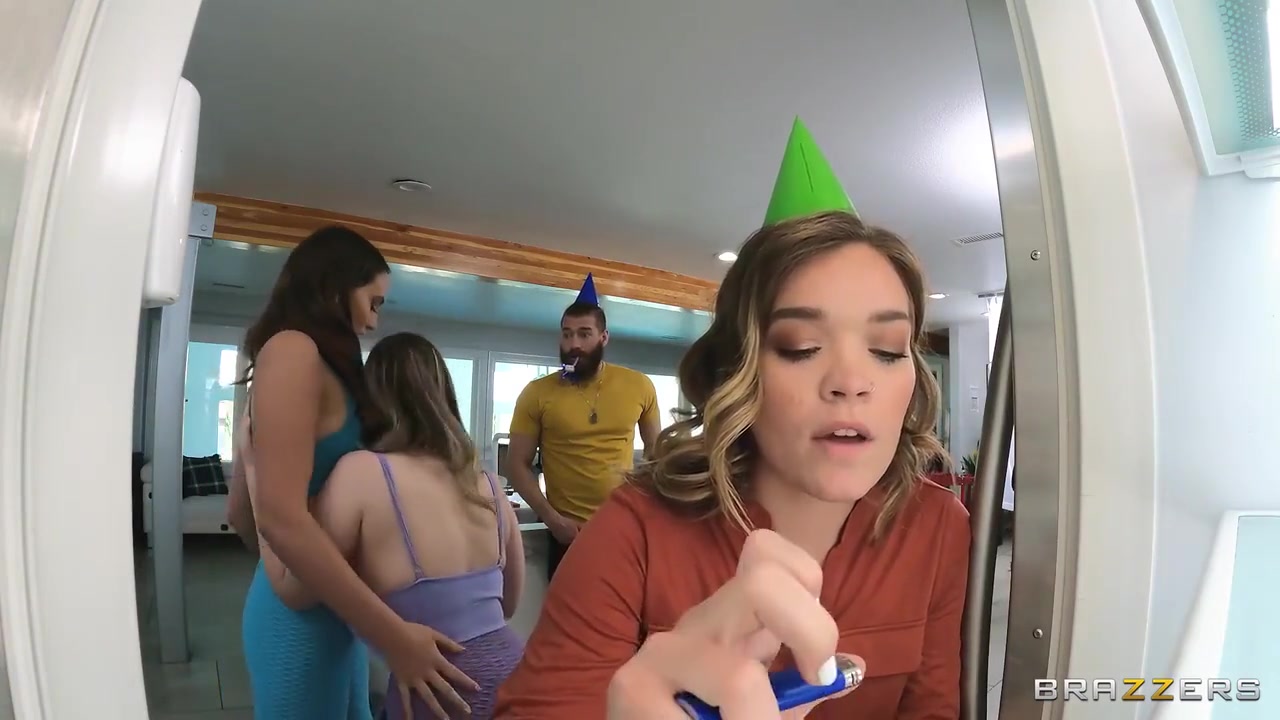 Smashing My Hot Lesbian Roommates