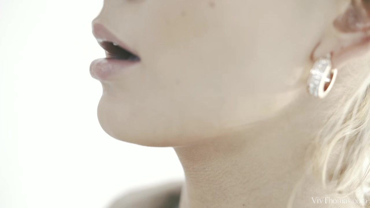 Let's Play - Tess A & Tracy Lindsay - VivThomas
