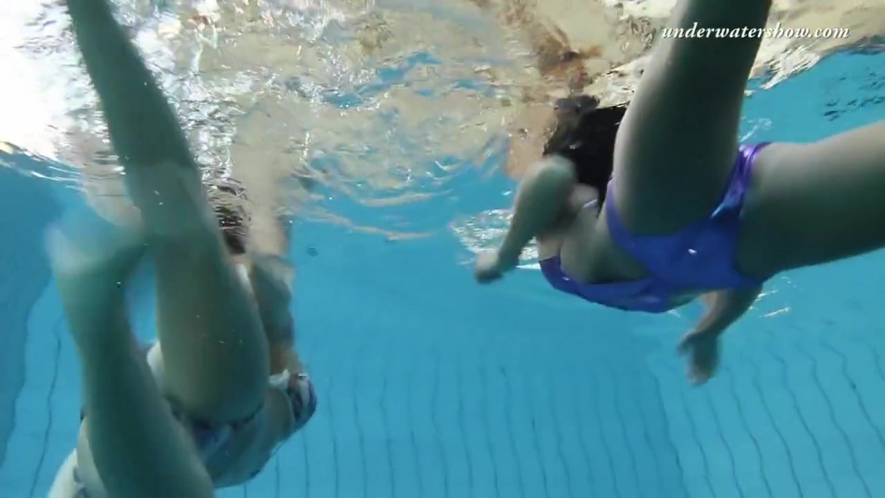 Silvie And Zhanetta Are Naked In The Pool