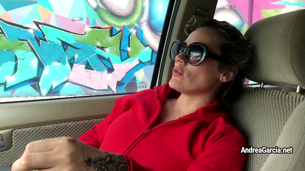 Andrea Garcia - Un Martes De Trabajo Casual.