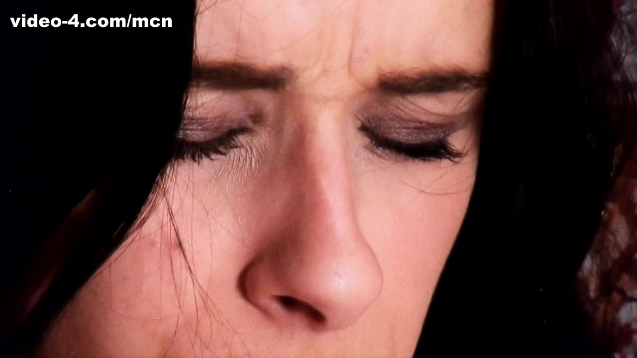 Romy in Hot Douche - MCNudes