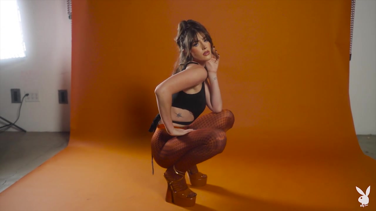 Keep Chambers in Inner Color - PlayboyPlus