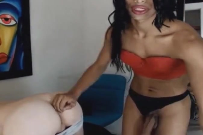 Couple shemale sucking dick on webcam