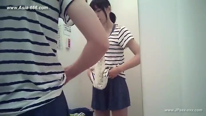 peeping asian changeroom.1