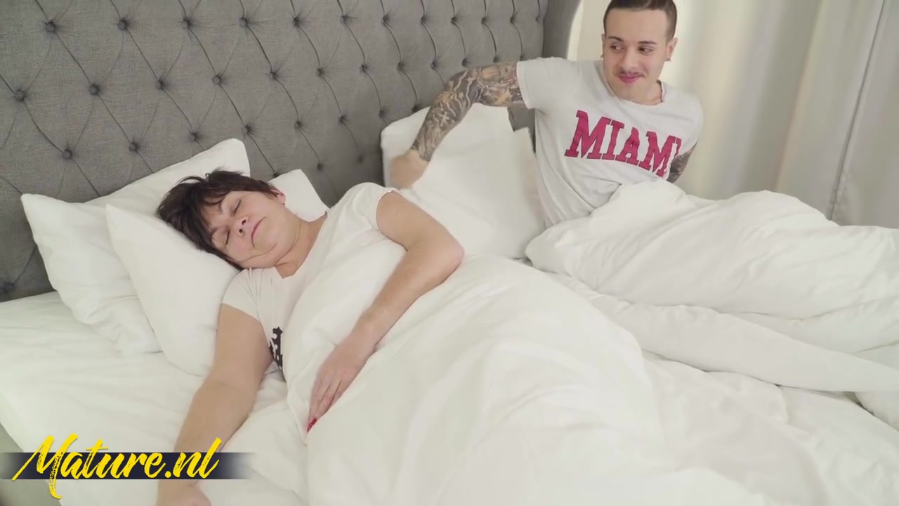 Jack 23 - Granny Sisi Gets Her Pussy Pounded By Her Younger Lovers Big Dick