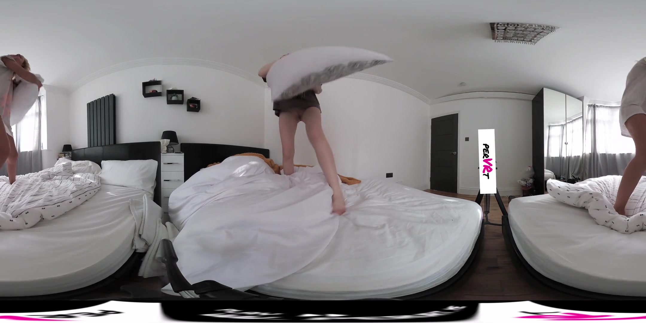 Mia Evans & Missy Luv in Pillow Fight - perVRt