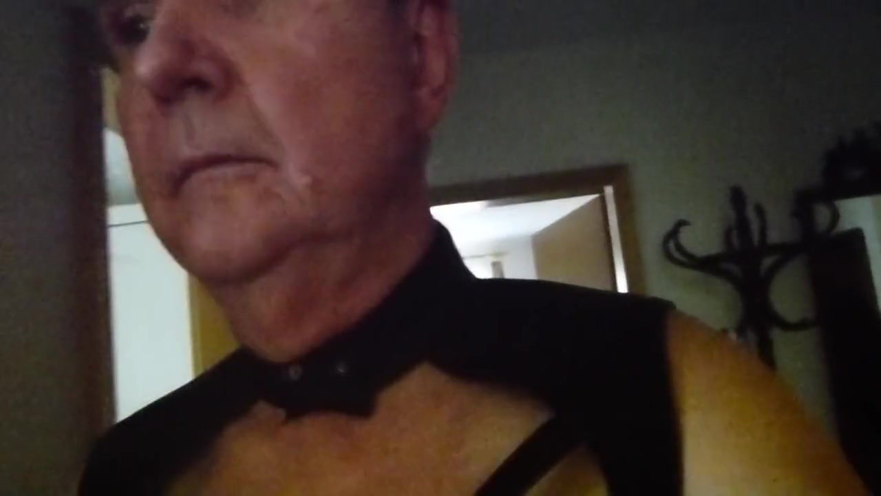 Andi Geil Im Harness Und Analplug Gurt Beim Onanieren