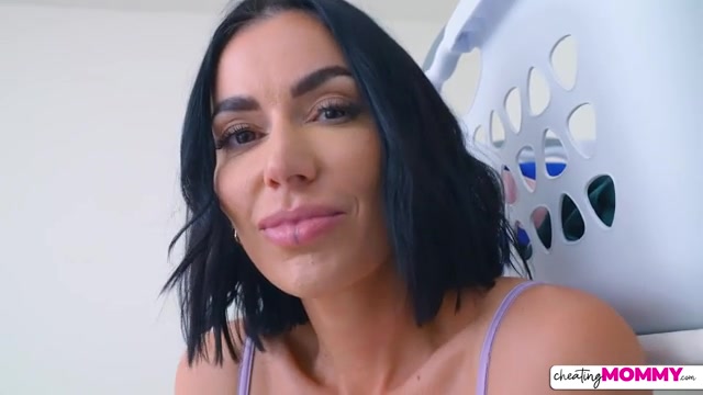 My Friends Sexy Stepmom - S1:E2 - Momlover