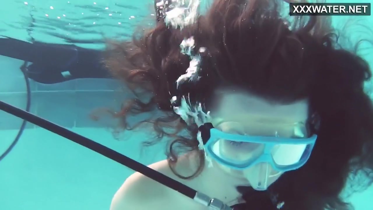 Hot Underwater Babe Emi The Mermaid